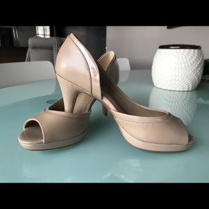 Nude peep toe heals